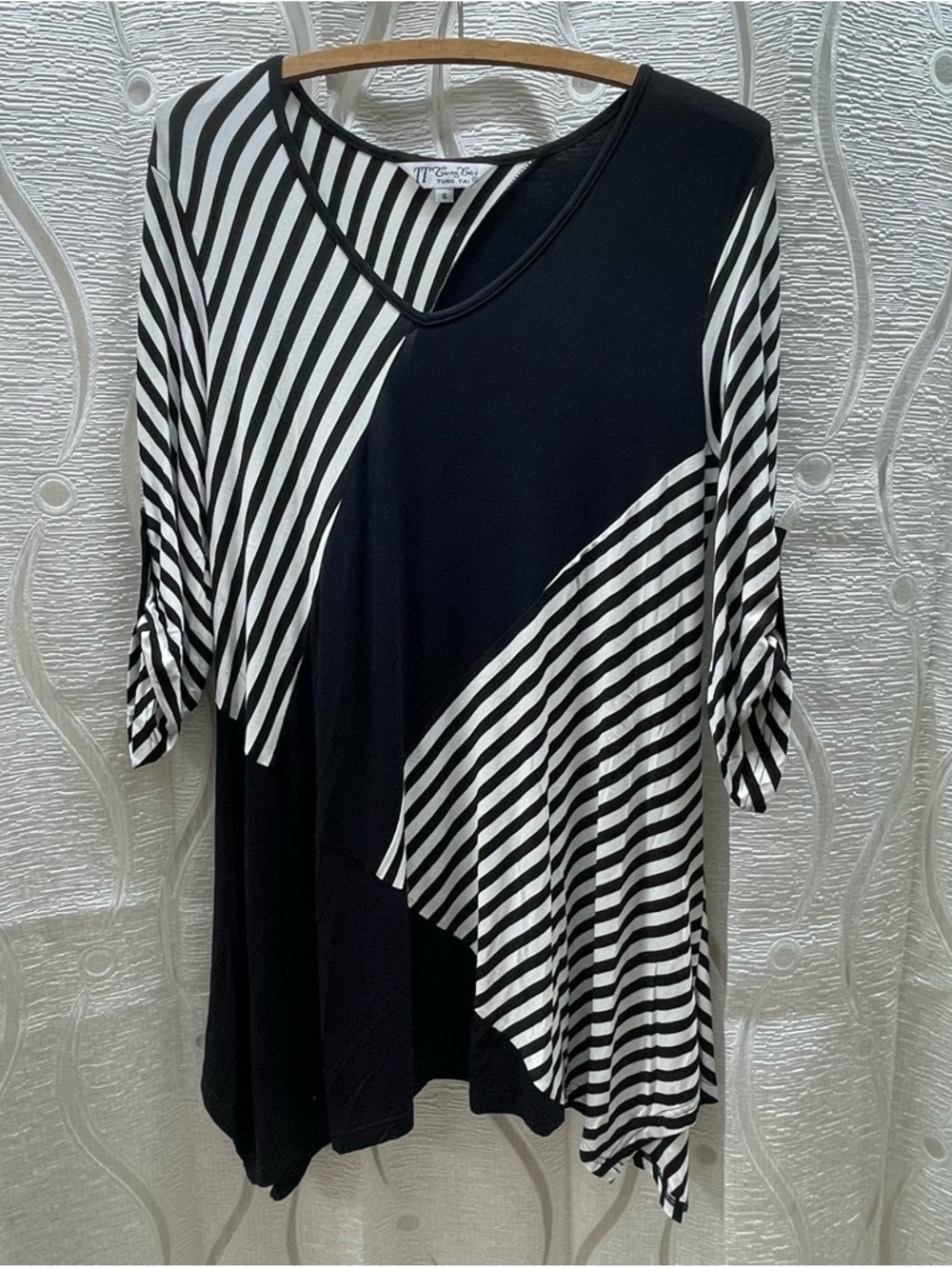 Tung Tai Tunic Top Women Small Black White Excellent Striped Asymmetric‎ Hem Tab